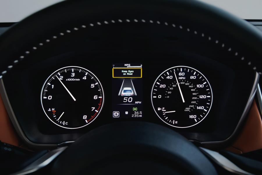 Панель приборов Subaru Legacy 2019 года  (NA) (фото 2 из 13)